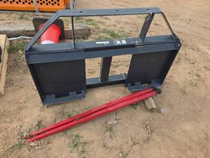 lot 4261 image: Landhonor BS-12-2500G Bale Spear Attachment