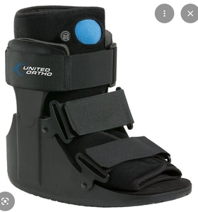 lot 3440 image: United Ortho Short Air Cam Walker Fracture Boot