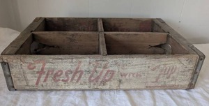 lot 1004 image: 7-Up Wooden Soda Crate