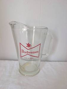 lot 1009 image: Budweiser Glass Beer Pitcher