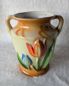 lot 2504 image: Small Triloo Japanese Tulip Vase - 6 in
