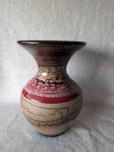 lot 2506 image: Handcrafted Ceramic Vase with Abstract Horse Hair Design - 10 in