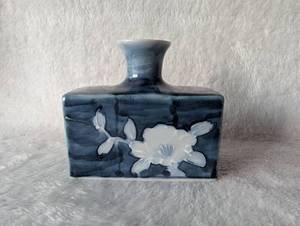lot 2507 image: Japanese Mini Porcelain Floral Vase - 4 in