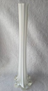 lot 2509 image: White Elephant Foot Glass Vase - 12 in