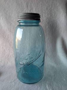 lot 2510 image: Blue Ball Mason Jar - Half Gallon