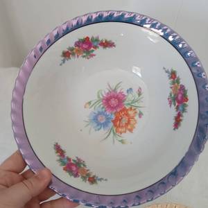 lot 2514 image: Japanese Floral Serving Bowl with Purple Trim