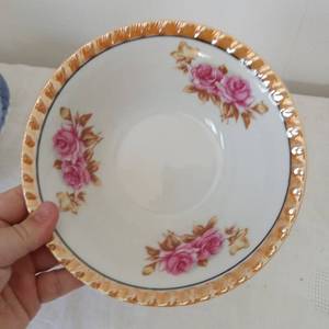 lot 2515 image: Japanese Pink Rose Serving Bowl