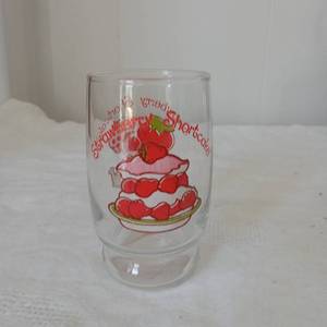 lot 2517 image: Strawberry Shortcake Mini Glass Tumbler