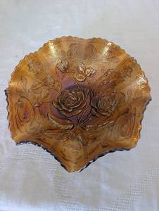 lot 2612 image: Imperial Glass Marigold Rose Pattern Bowl