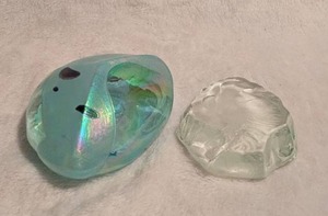 lot 3003 image: Iridescent Blue  Eagle Paperweight
