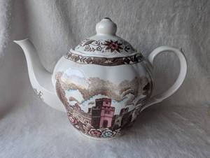 lot 3504 image: Style House Manor Vista Teapot