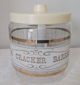 lot 3515 image: Pyrex Cracker Barrel Storage Container