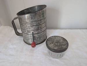 lot 3518 image: Bromwells Measuring Sifter  Ball Glass Jar