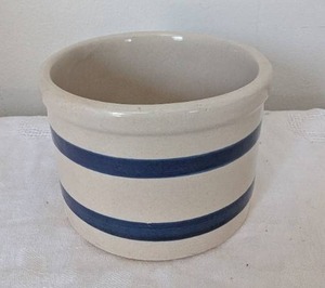 lot 3521 image: Robinson Ransbottom Roseville Blue Striped Stoneware&nbsp