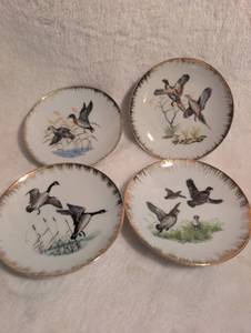 lot 3526 image: Art Mark Waterfowl Small Plates Set of 4
