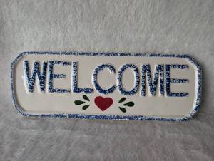 lot 4000 image: Ceramic Welcome Sign with Heart Design