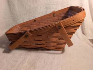 lot 4011 image: Longaberger Handwoven Slanted Market Basket