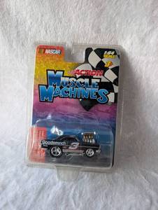 lot 5006 image: NASCAR Muscle Machines #3 Goodwrench 164 Die-Cast Car