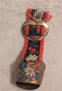 lot 5019 image: Swiss Edelweiss Cowbell with Embroidered Strap