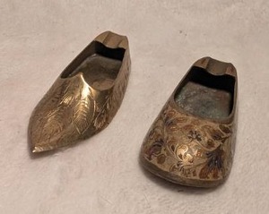 lot 5022 image: Decorative Brass Shoes - 2 ct