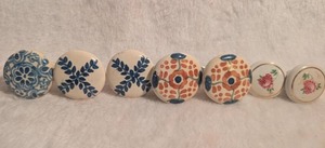 lot 5024 image: Decorative Ceramic Drawer Knobs - 7 ct