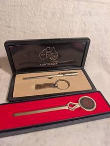 lot 5028 image: Australian Souvenir Gift Set  US Senate Letter Opener