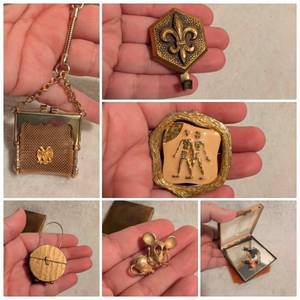 lot 5020 image: Mini Gold Tone Trinkets Lot