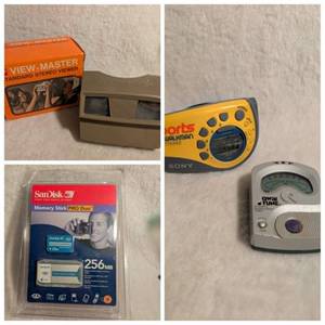 lot 5034 image: Walkman FMAM Radio  Viewfinder  Tuner 