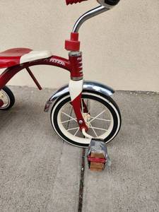 Radio Flyer Retro Classic Red Tricycle