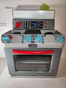 lot 86 image: Little Tikes Oven Pretend Playset