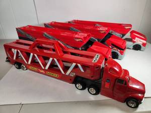 lot 90 image: Lot of Hot Wheels Haulers