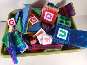 lot 94 image: Huge Lot of Playmags Magnetic Tiles