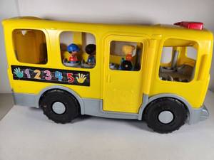 lot 97 image: Little People Big Yellow School Bus with Figures