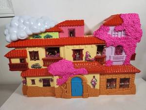 lot 100 image: Disney Encanto Magical Casa Madrigal House