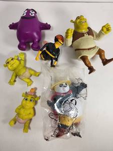 lot 125 image: Shrek Toys & Others Lot