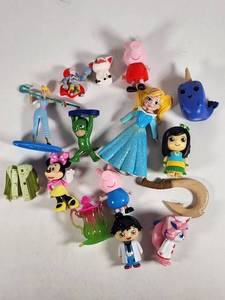 lot 137 image: Variety of Little Toys - Characters & More