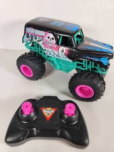 lot 175 image: Grave Digger RC Car with Remote