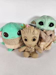 lot 176 image: Star Wars Plush Lot