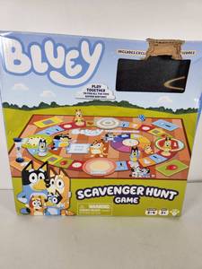 lot 204 image: Bluey Scavenger Hunt Board Game