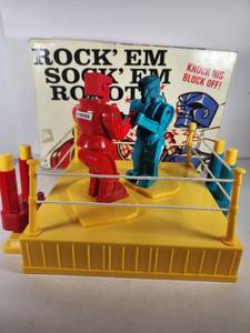 lot 221 image: Rockem Sockem Robots Boxing Game