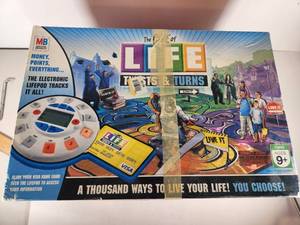 lot 222 image: 4 Board Game Bundle - Monopoly and Life