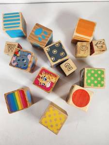 lot 248 image: Animal Friends Wooden Building Blocks Set