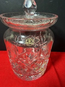 lot 16 image: Yugoslavian Crystal Lidded Jar or Biscuit Barrel