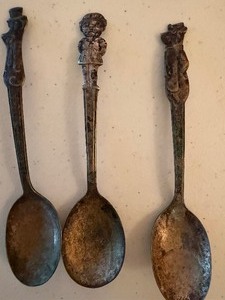 lot 42 image: Vintage Spoons, Huckleberry Hound, Campbell Soup and Yogi Bear