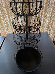 lot 65 image: Metal Plant HolderBaskets and a Cast Iron Bowl w Handle