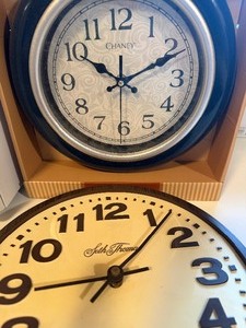 lot 94 image: Chaney Wall Clock, New and Vintage Seth Thomas Electric Clock