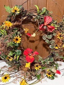 lot 165 image: Large Wreath w Flowers, Approx 2 in Diameter