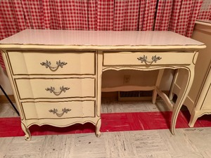 lot 173 image: Vintage Desk by Dixie