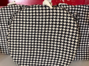 lot 405 image: Chair Pads (5)