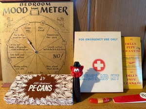 lot 304 image: Vintage Gag Gifts, Mood Meter and More
